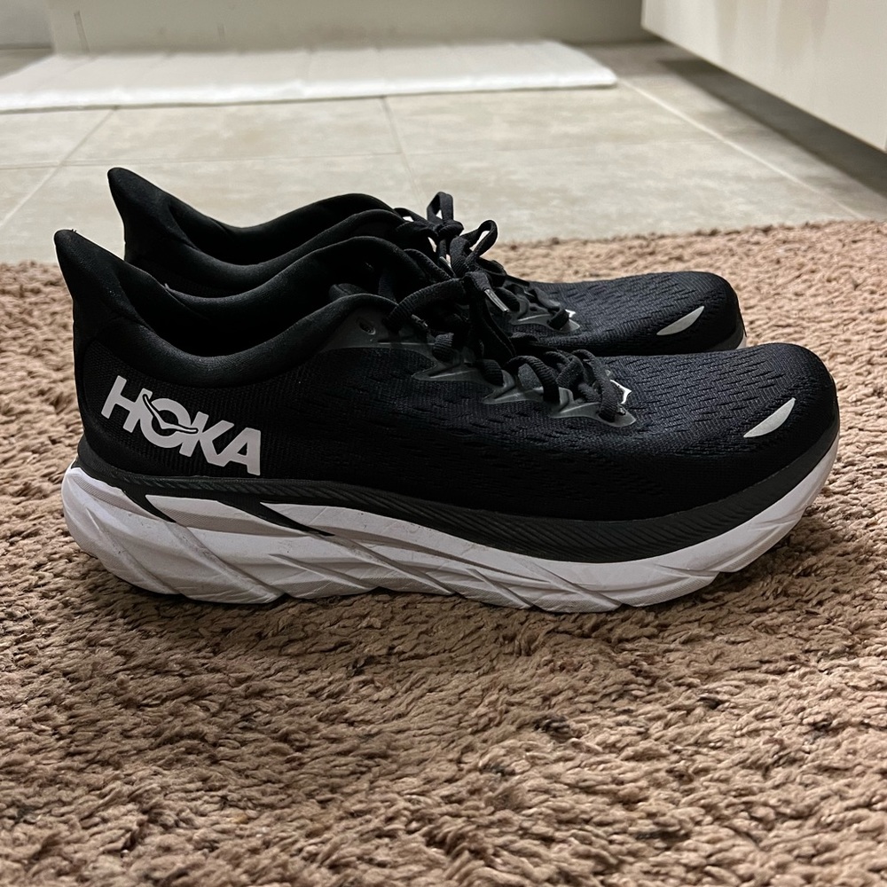 Black Hoka Clifton 8